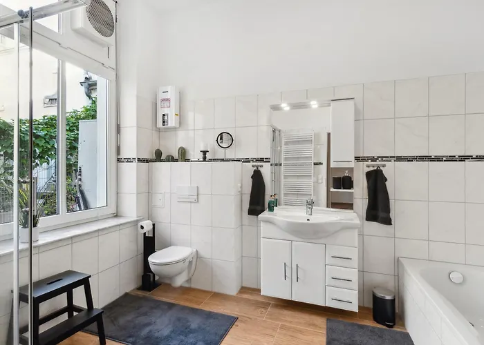 Cruwzo- Stadtoasen In Der Fussgaengerzone * קוטבוס